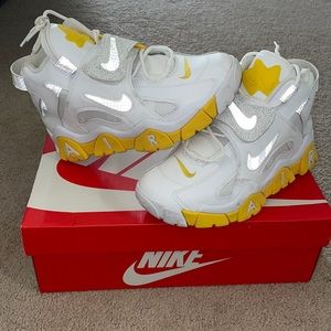 Nike air baggage mid